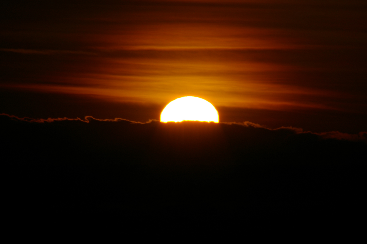 アフリカ大陸に昇る太陽